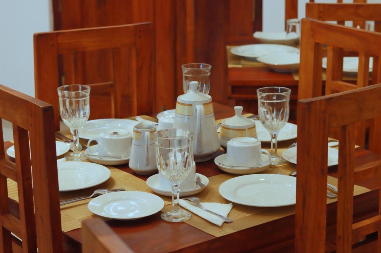 Queensland Hotel Νουβάρα Ελίγια Εξωτερικό φωτογραφία