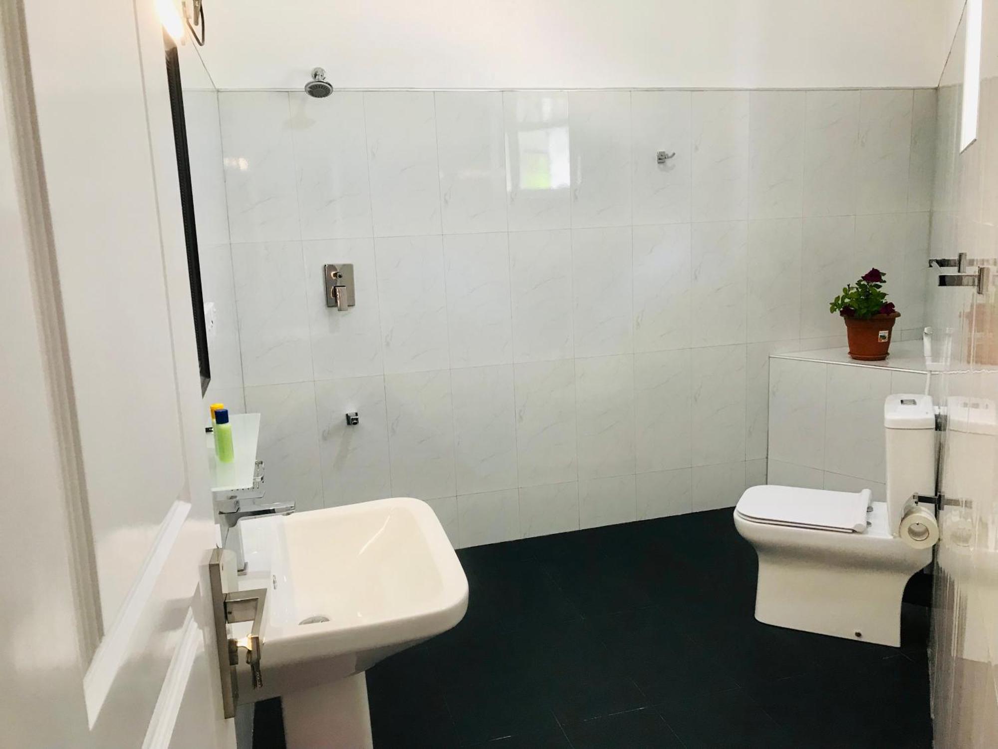 Queensland Hotel Νουβάρα Ελίγια Εξωτερικό φωτογραφία